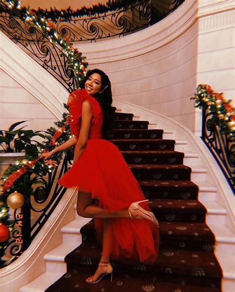 Aoki Lee Simmons Is A True “lady In Red” Giambattista Valli X Hm Tiered