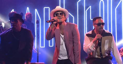 mark ronson and bruno mars perform ‘uptown funk on snl djcity news music and news for djs and