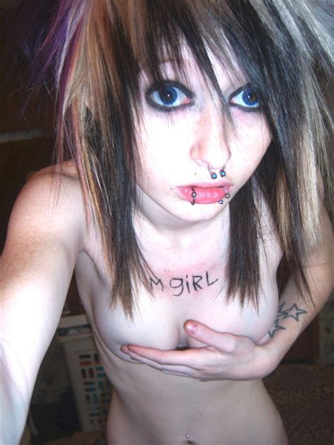 ᐅ cute scene girl flashing her boobs and pussy