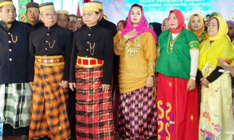 pakaian adat tradisional sulawesi selatan celebes id