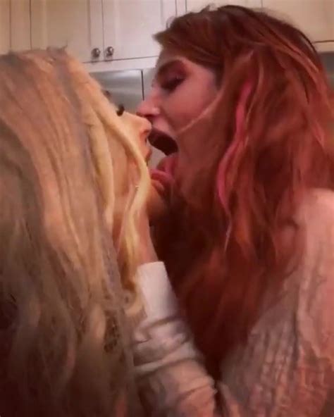 Bella Thorne Tongue Kiss Free Kissing Porn Ff Xhamster Fr