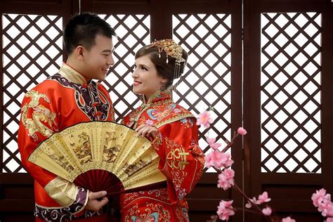 25 stunning couple photos of western women and asian husband
