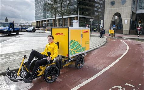 ligfiets neemt werk dhl bestelauto  groningen  dagblad van het noorden