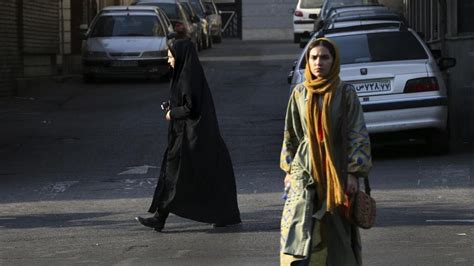 iran police arrest 29 women for removing headscarf protesting against