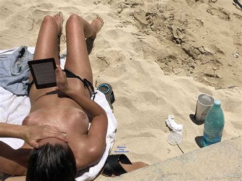 She Went Topless On Waikiki Beach August 2019 Voyeur Web