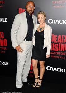 Kendra Wilkinson Wants To Divorce Hank Baskett Because She S Still