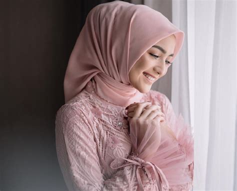 10 tutorial hijab untuk kebaya pesta yang simpel updated 2022