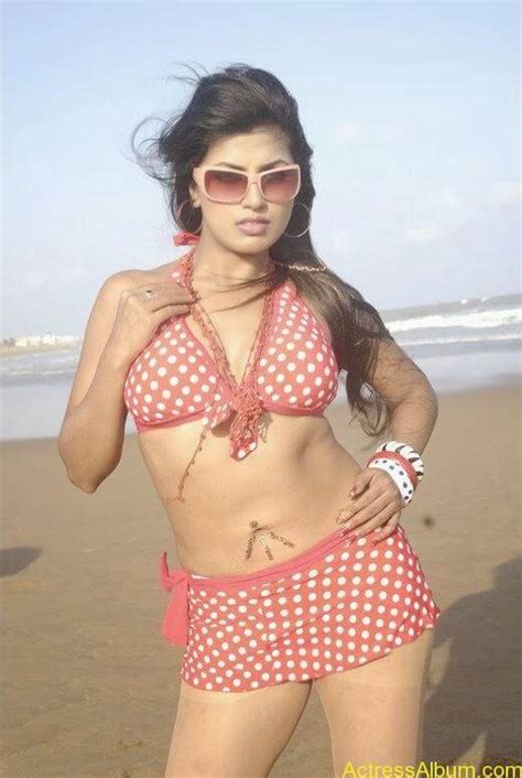 Aarthi Puri Spicy Pink Bikini Gallery Actress Album