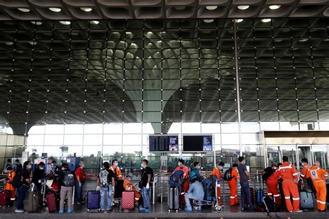 mumbai airport  opens wednesday  domestic airlines  resume operations