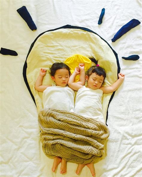japanese mom takes her twins on adventures when they sleep bored panda
