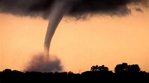tornadoes struck northwest missouri  tuesday night  kansas