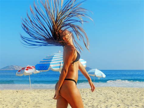 Gambar Pantai Laut Pasir Gadis Wanita Liburan Pakaian Bikini