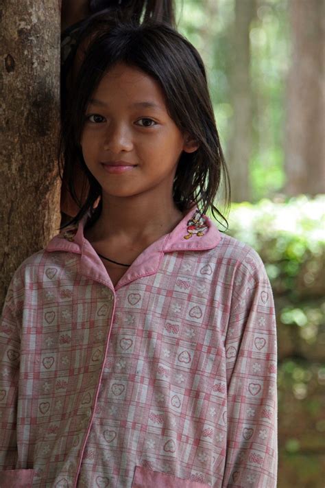 cambodian girlandsyrian girl refugee
