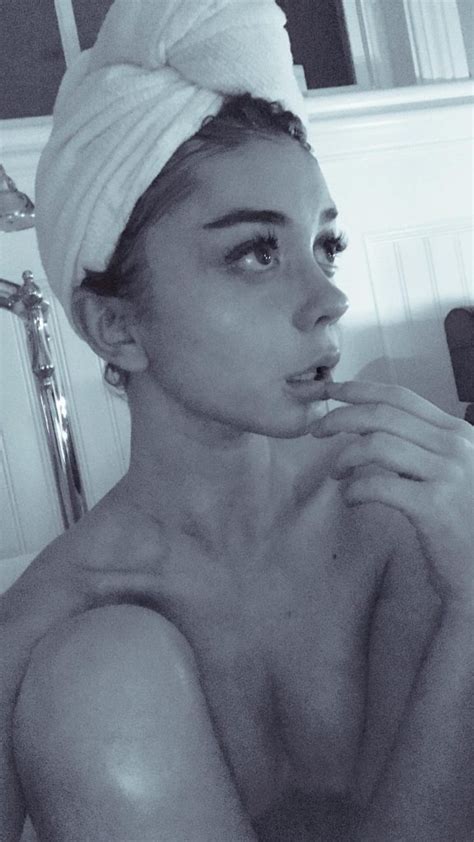 sarah hyland naked in the bath celebrity leaks scandals leaked sextapes