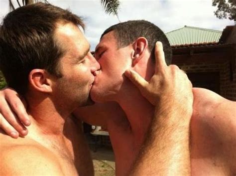 Photo Hot Males Kissing Page 24 Lpsg