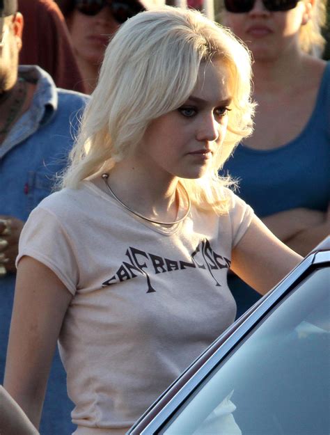 dakota fanning nue dans the runaways