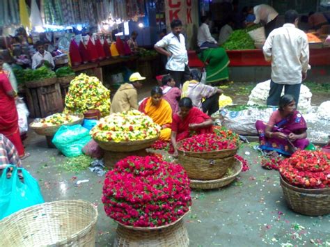 moment   floral market cityscape urban   bencher