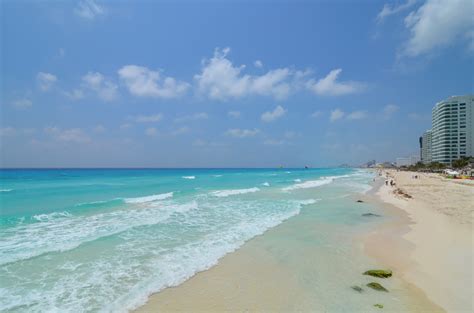 las playas de quintana roo entre ellas cancun abren al  de aforo