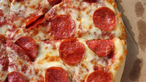 little caesars says it didn t serve digiorno as viral video suggests