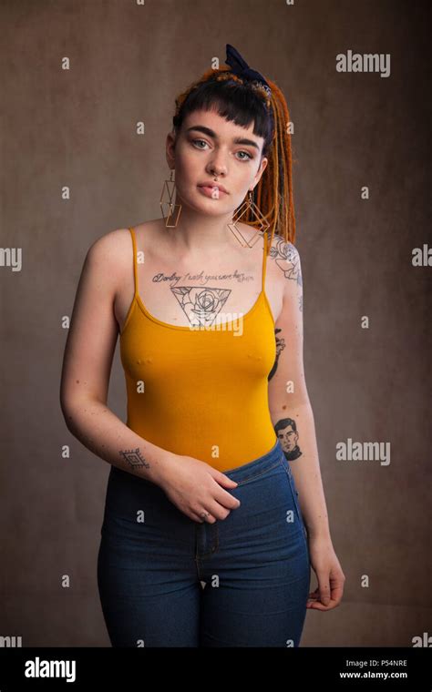 nippel piercing fotos und bildmaterial in hoher auflösung alamy