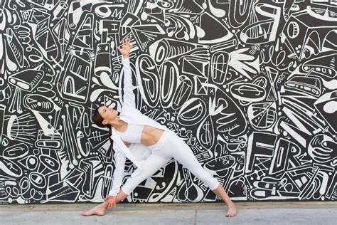 adriene mishler yoga teacher actress texan yoga with adriene best yoga free yoga videos