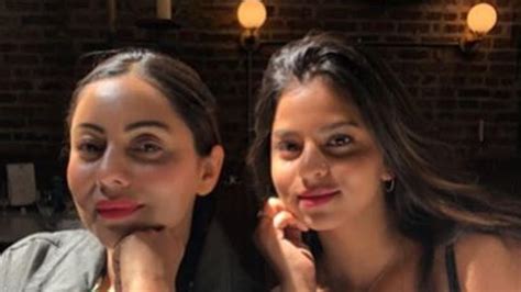 the latest pictures of suhana khan and gauri khan looks like they are siblings