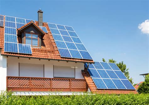 residential solar panel installations  hit   record high solar panel installation