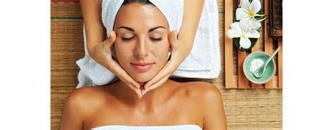 ঈদের আগে ঘরেই ফেসিয়াল rongginn beauty spa treatments face massage