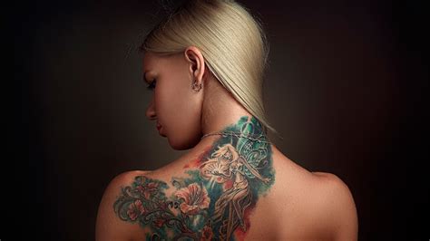 4551665 long hair bare shoulders face women blonde portrait tattoo back simple