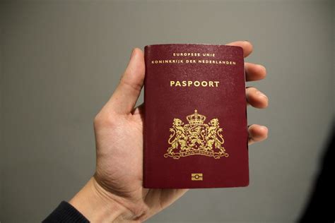 paspoort en id kaart vanaf  maart ook thuisbezorgd  alblasserdam alblasserdamsnieuwsnl