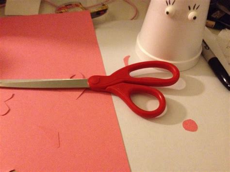 cut   circle   pink paper      bunny