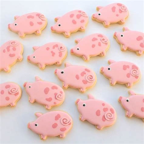 pig cookies   biscuit oink royalicing pig cookies sugar cookies decorated fancy