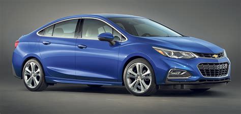lordstown hosts cruze reveal event shows   technology    selling compact