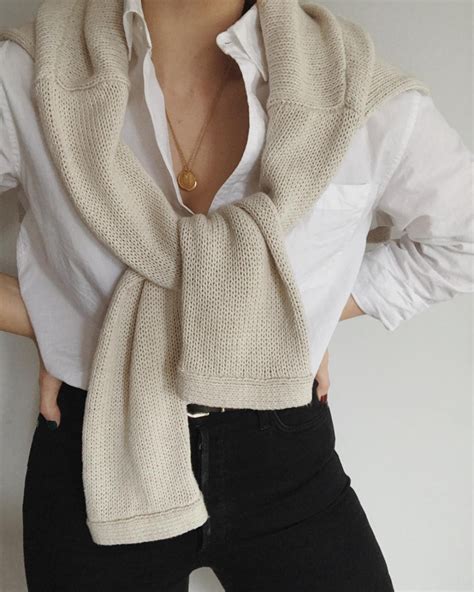 casual chic fall outfit inspiration — beige sweater tied over the