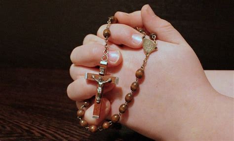 Ask A Priest How Do I Pray The Rosary The Catholic Weekly