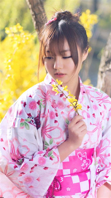 download japanese phone girl in kimono wallpaper