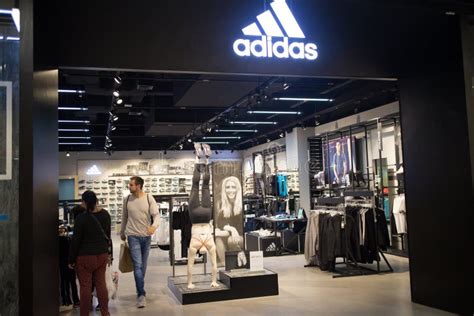 adidas winkel  thailand redactionele fotografie afbeelding bestaande uit largest