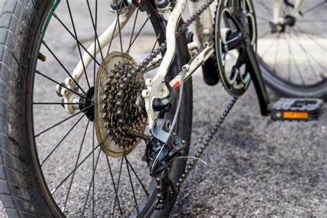 clean  rusty bike chain  tips  tricks bike latest