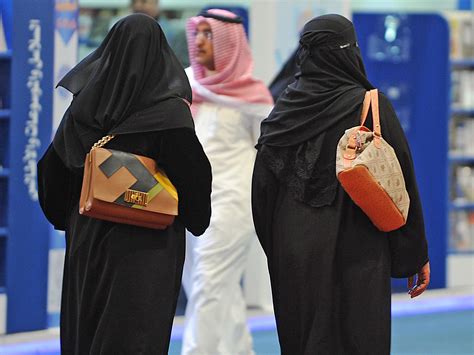 five things that saudi arabian women still cannot do