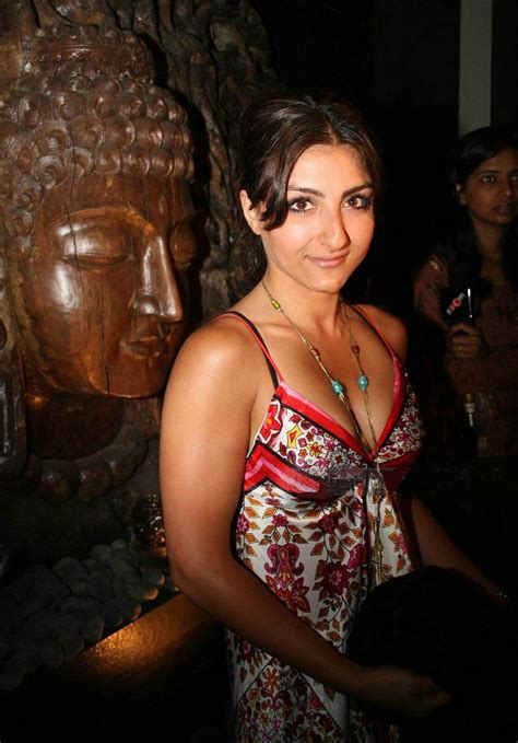 High Quality Bollywood Celebrity Pictures Soha Ali Khan Hottest