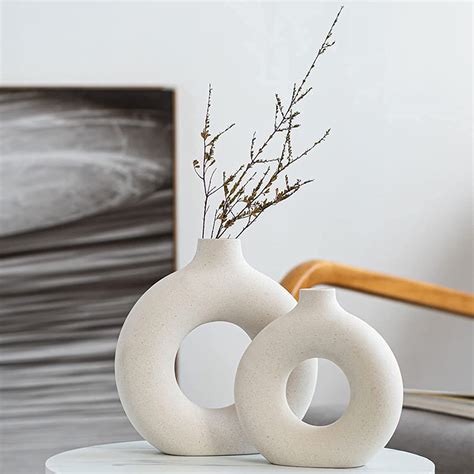 White Ceramic Vase For Modern Home Decor Round Matte Pampas Flower