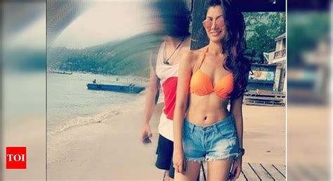 Kumkum Bhagya S Pragya Aka Sriti Jha Looks Hot In A Bikini See Pic