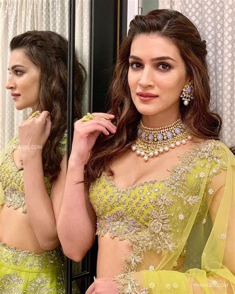 [110 ] Kriti Sanon Hot Hd Photos And Wallpapers For Mobile 1080p