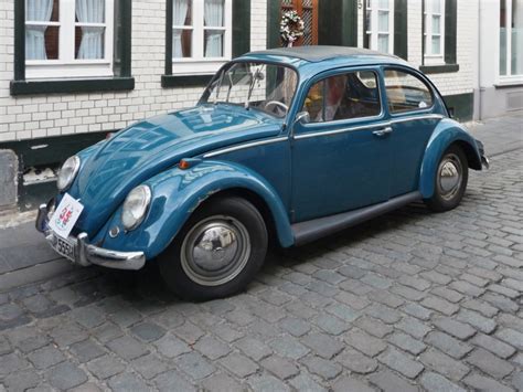 ein vw kaefer export ca  praesentiert sich bei der oldtimer rallye