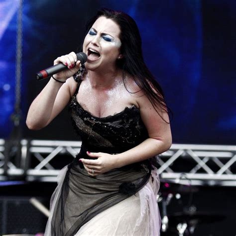 Remember Evanescence S Amy Lee The Heavy Metal Singer Is Now A Mum And