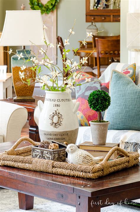 create  elegant   coffee table decor