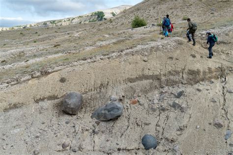 boulders  pyroclastic flow mt st helens wa geology pics