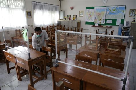 Foto Persiapan Penerimaan Peserta Didik Baru Di Smpn 115 Jakarta