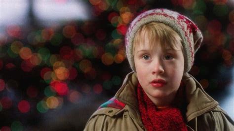 Home Sweet Home Alone Ellie Kemper Kenan Thompson To Star In