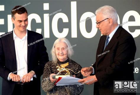 artist marisa merz poses   photo  golden lion lifetime achievement award  venice